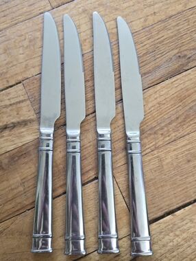 Lot of 4 Dinner Knives Heritage Mint Ltd BENTLEY Stainless Glossy Silverware